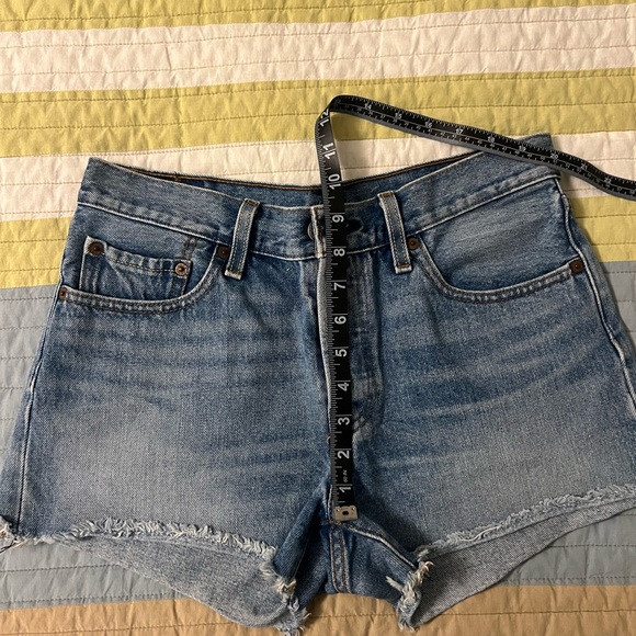 Levi's 501 Shorts - Picture 7 of 7